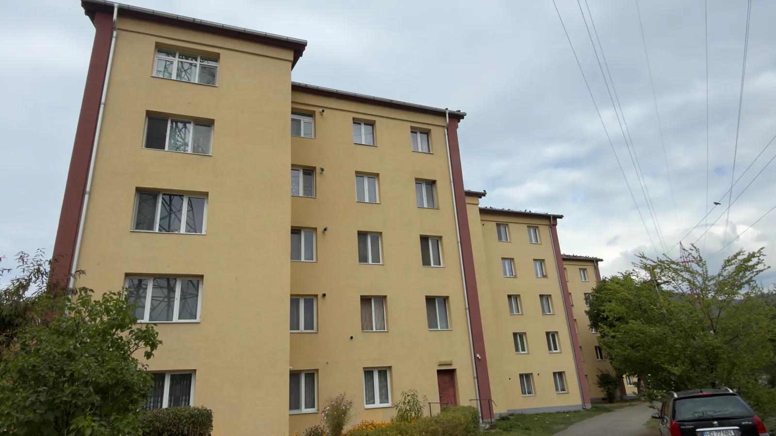 Fațada laterală a blocurilor reabilitate